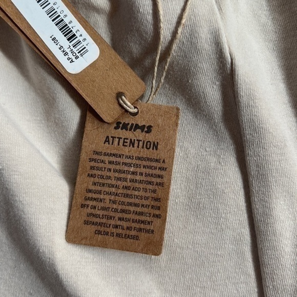 Skims Outdoor Bike Shorts - Picture 3 of 3